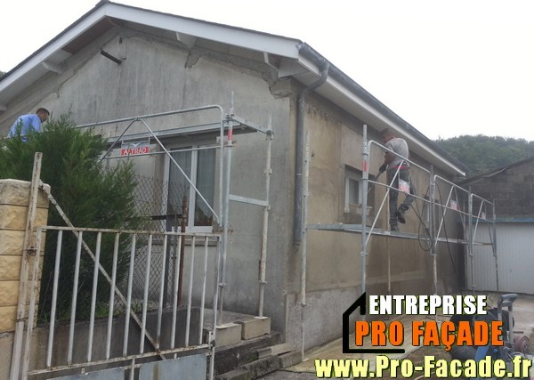 Chantier Ravalement de façade sur Villers Saint Paul 60870 avant