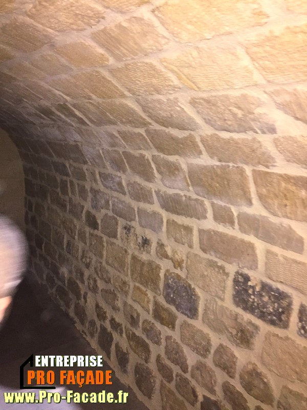 Chantier de rejointement d’une cave en pierres sur Parmain 95620 fin de chantier