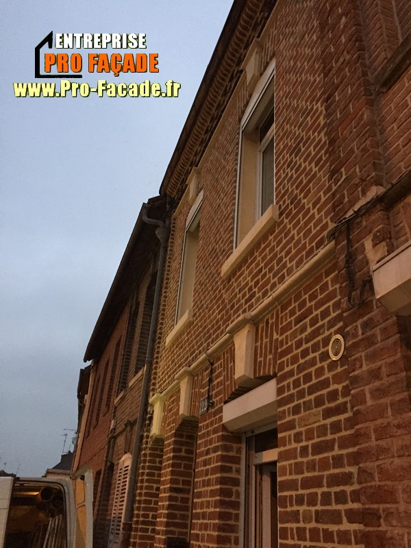 Chantier de rejointement façade en briques sur Amiens 80000 après