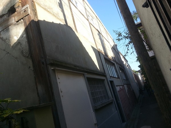préparation des murs spécifique avant travaux de ravalement façade