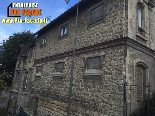 Chantier de rejointement façade en pierres sur Beaumont Sur Oise 95260 avant