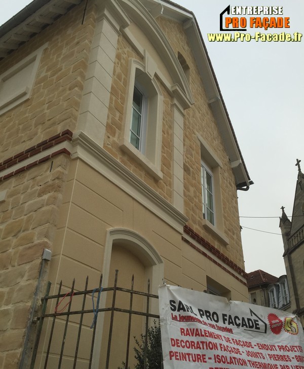 Chantier de rejointement façade en pierres sur Beaumont Sur Oise 95260 façade devant après